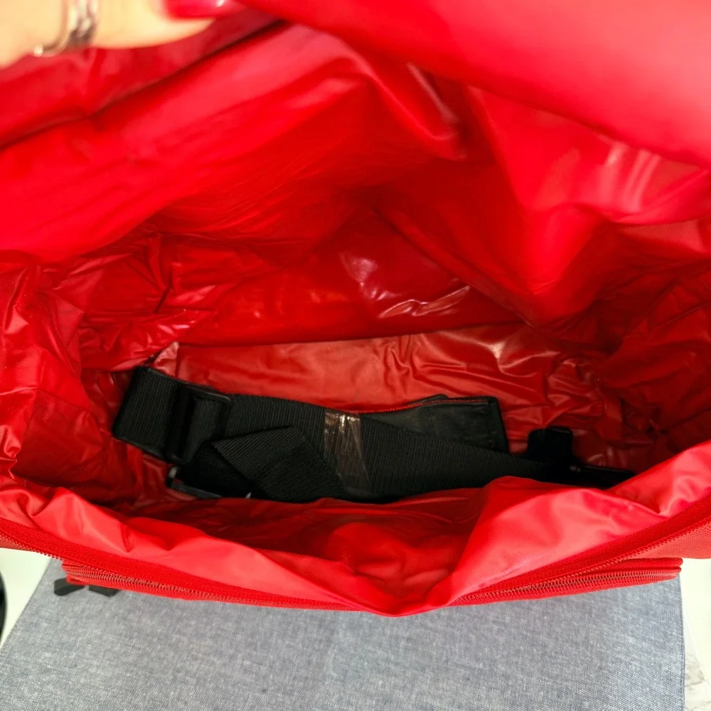 Marlboro Gear Backpack Cooler Red Black Eat Ride Sleep‎ 2004 Travel Utility Vtg